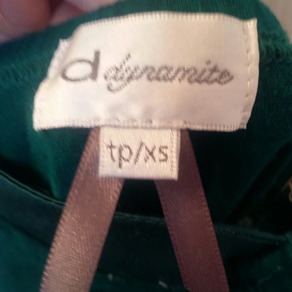 Super cute DYNAMITE top! - Picture 4 of 4